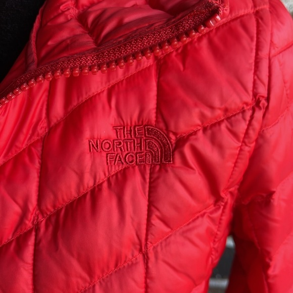 The North Face ThermoBall Eco Parka Red Jacket - Picture 4 of 15